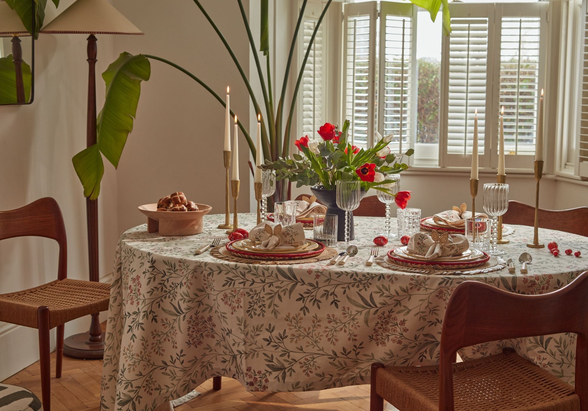 Easter table, tablscape hand painted plates Iraca placemats
