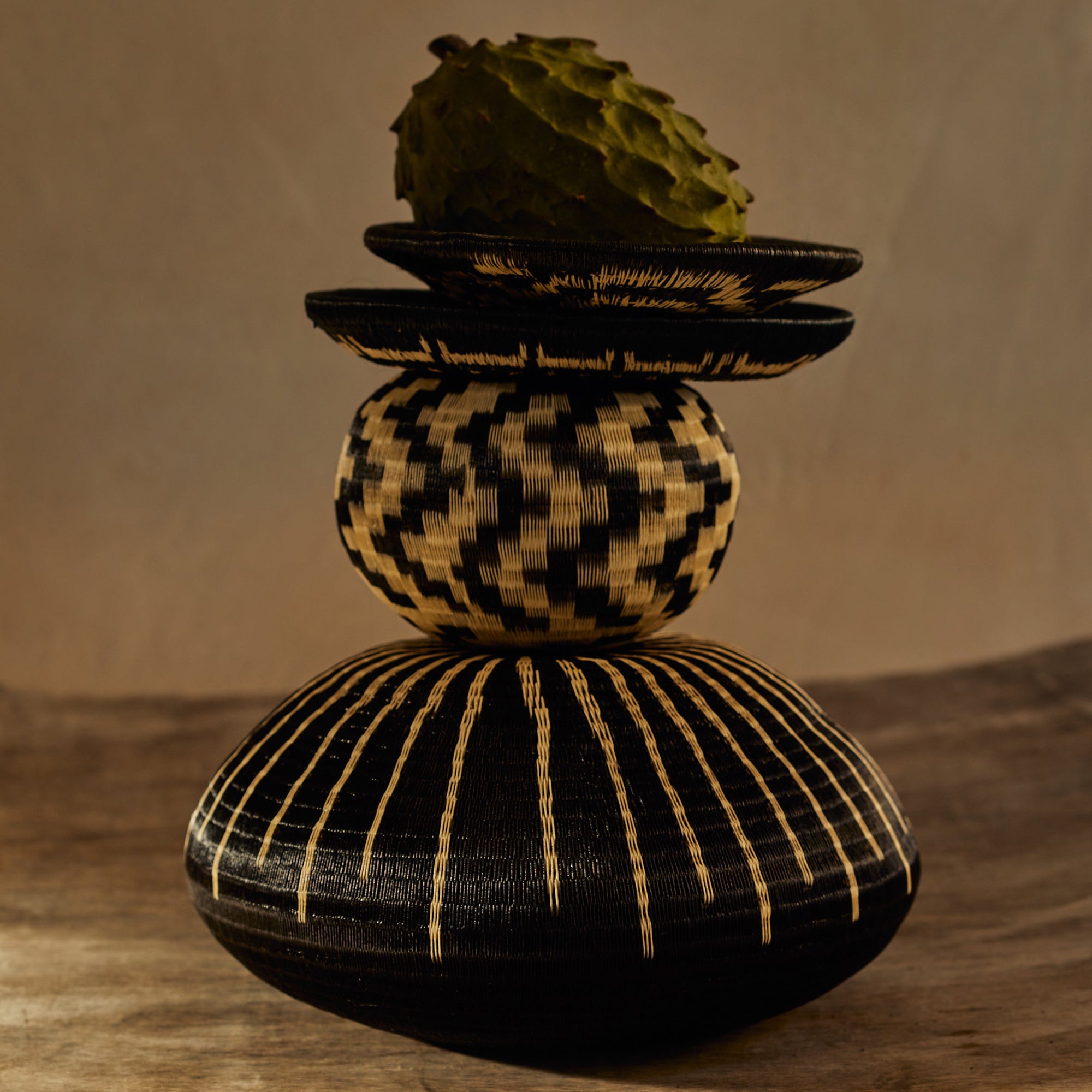 Damas Werregue Vase TABLEWARE, SERVEWARE & COOKWARE