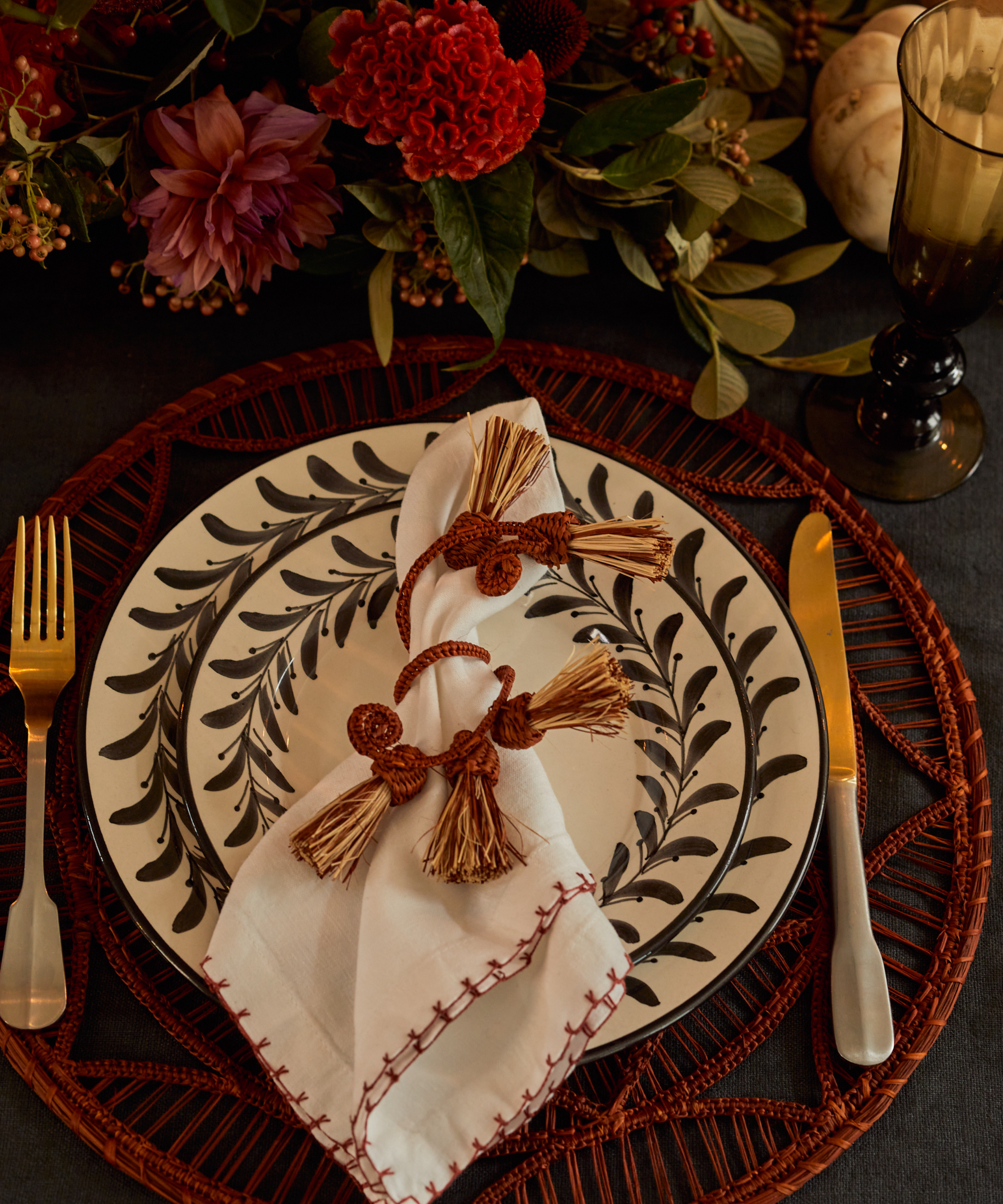 Helecho Dinner Plate, Jet Black