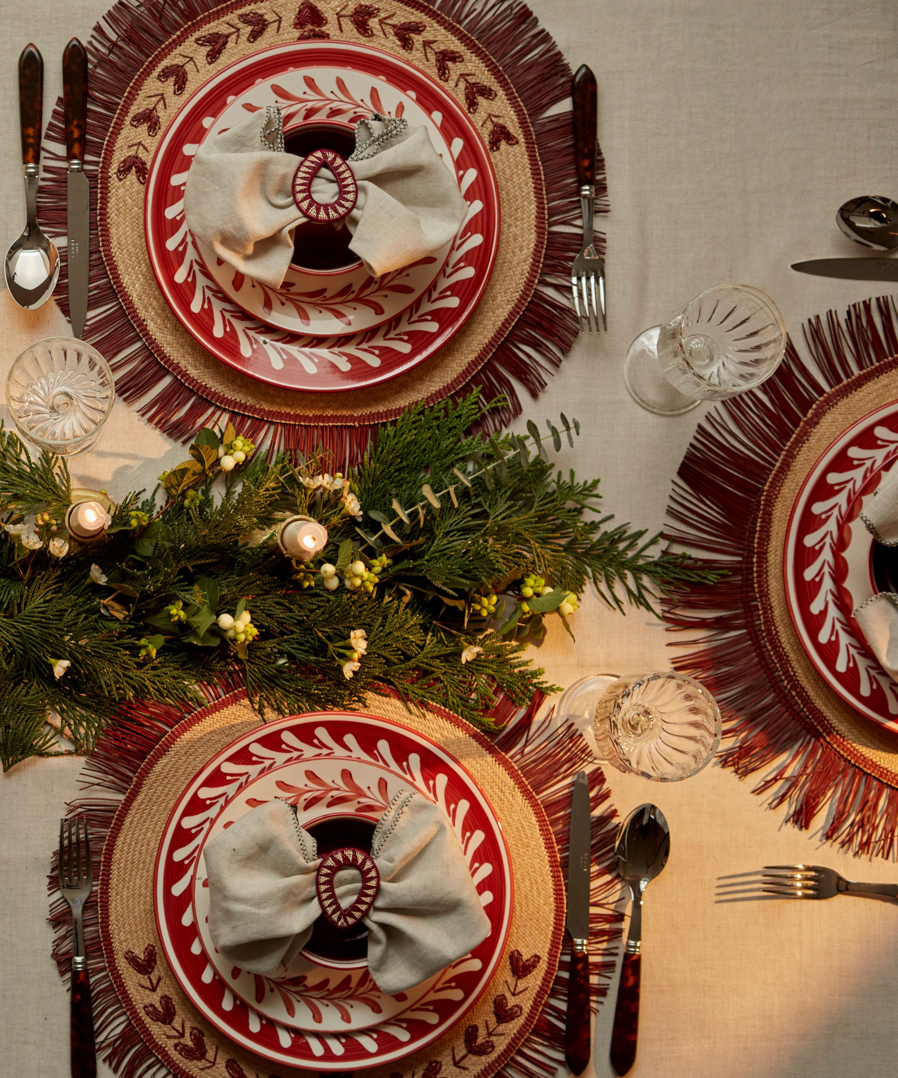 Dark Helecho Dinner Plate, Rust red