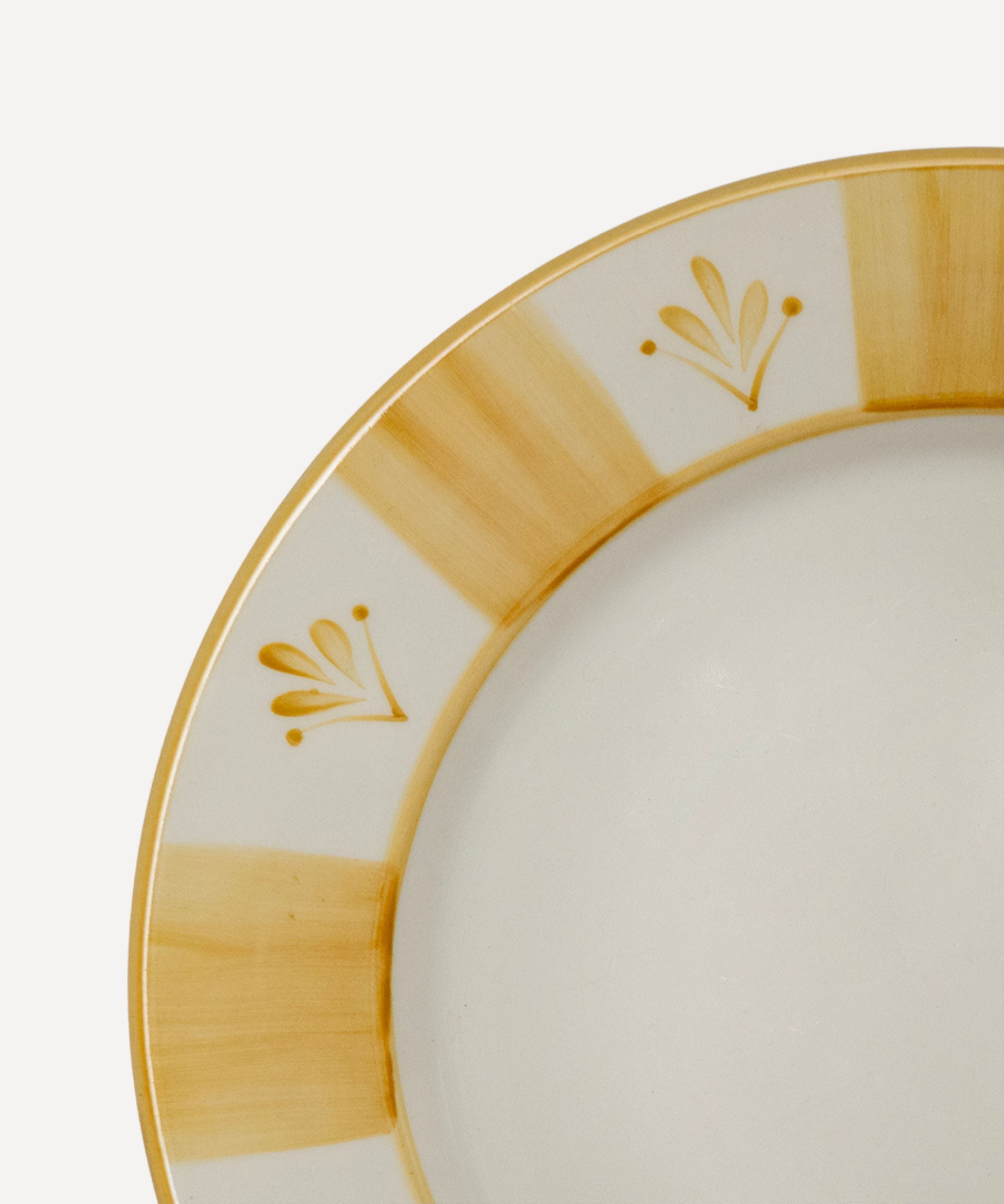 Flor de Lis Dinner Plate, Golden Yellow