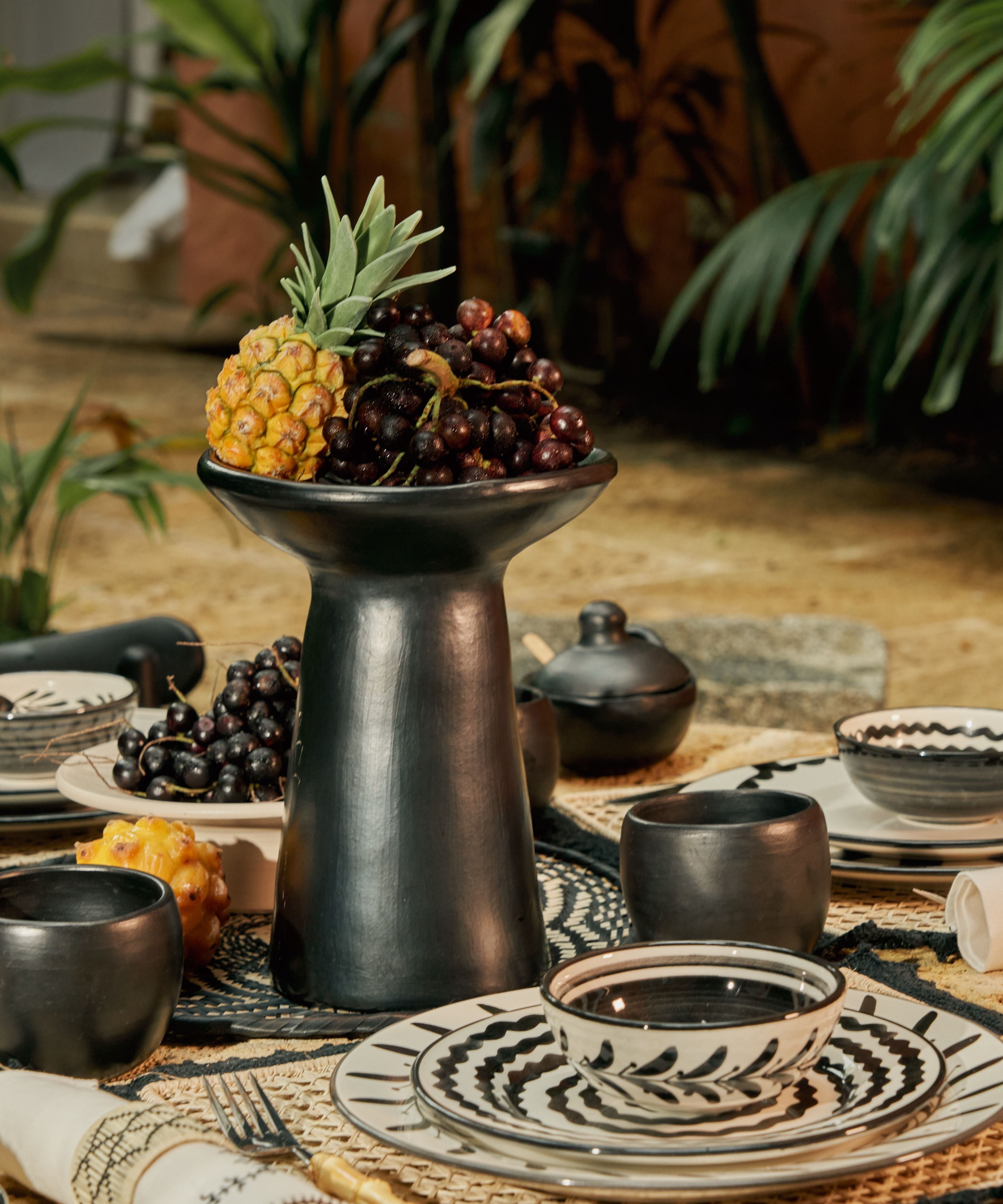 Helecho Dinner Plate, Jet Black