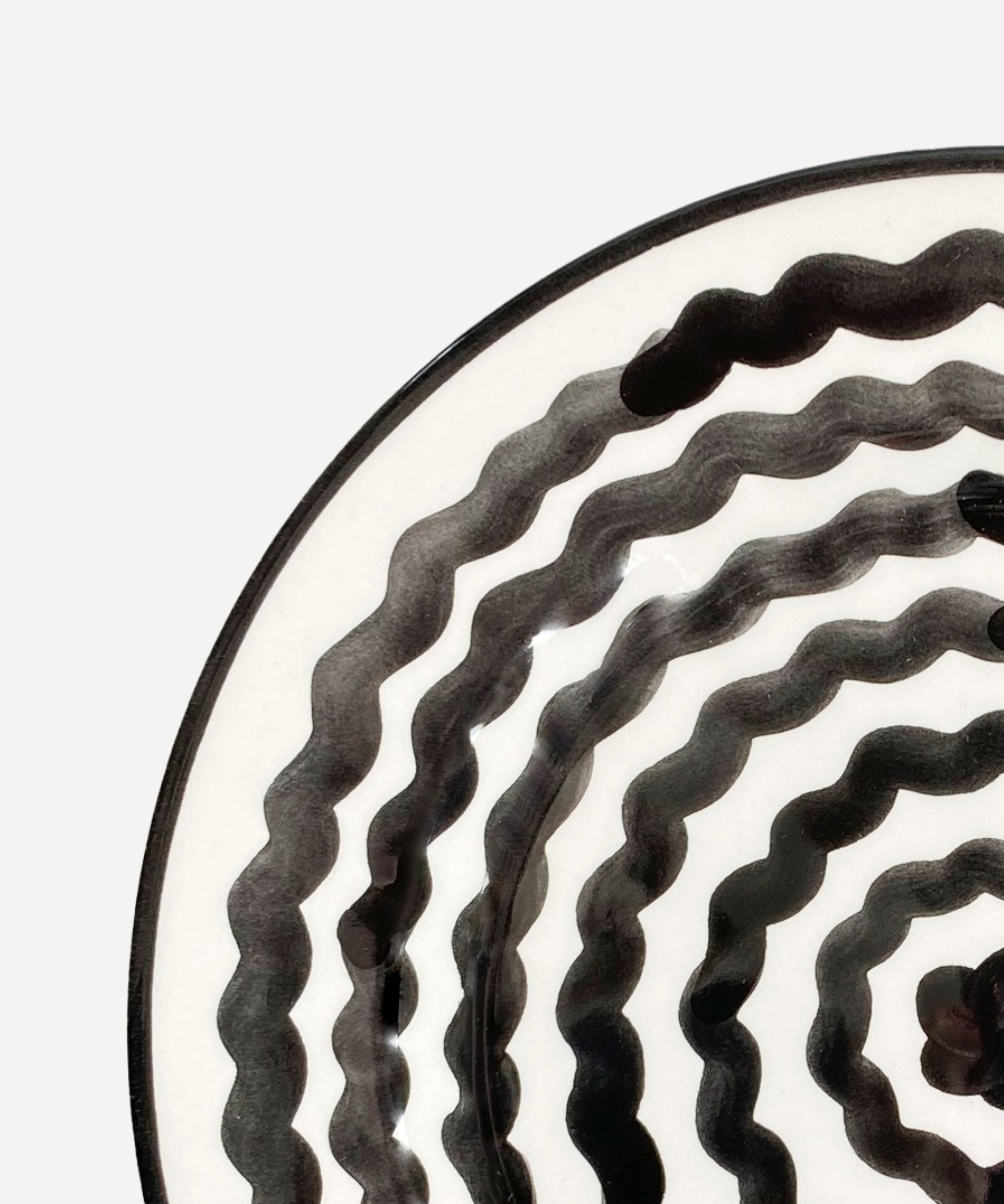 Ondas Side Plate | Hand-Painted Ripple Ceramic, Jet Black