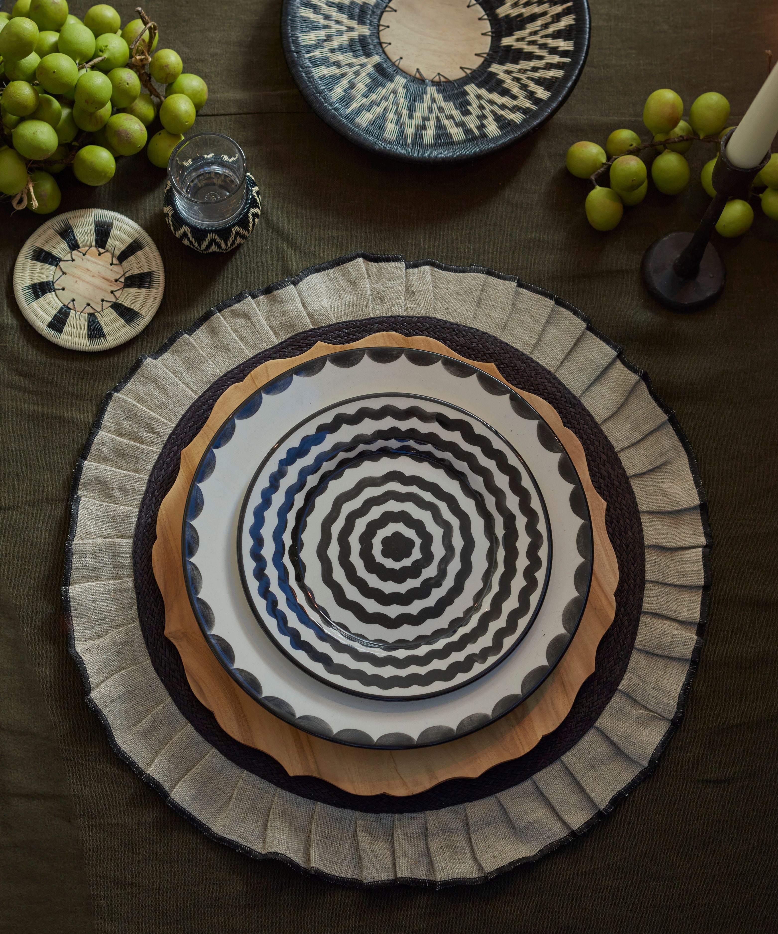 Ondas Side Plate | Hand-Painted Ripple Ceramic, Jet Black