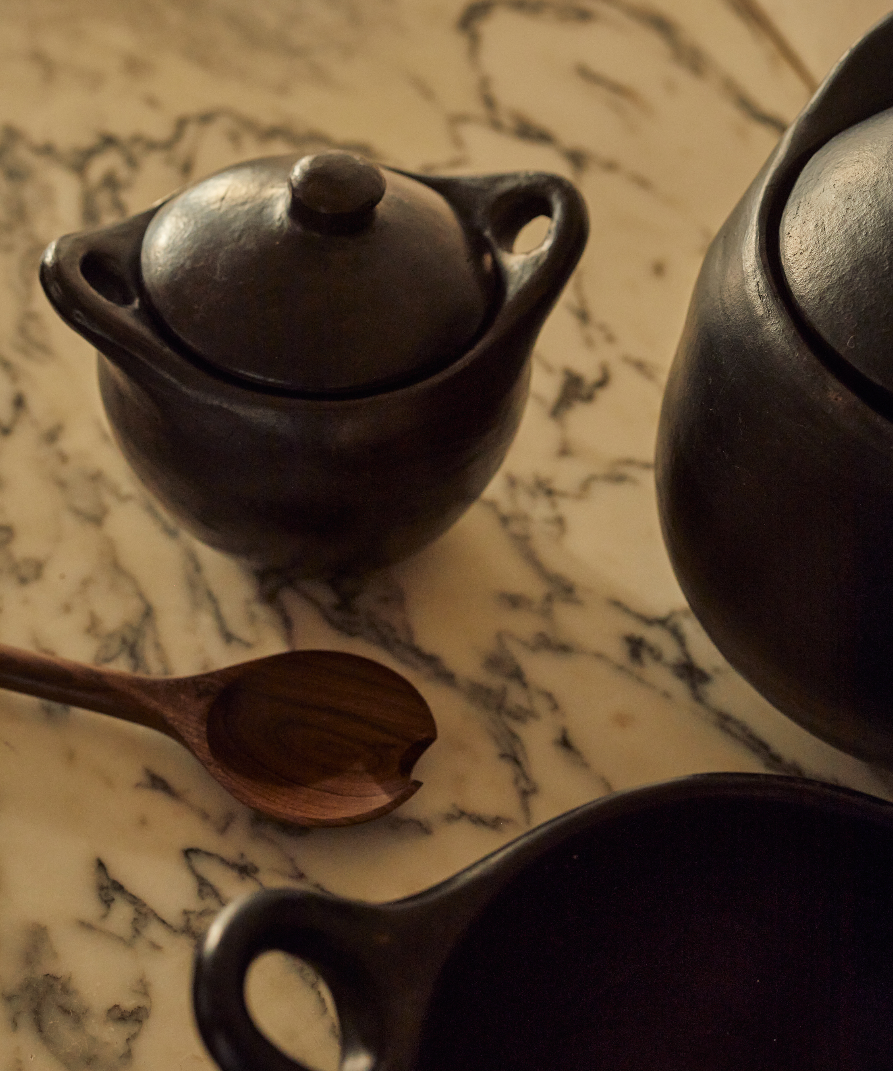 Chamba Cocotte with lid — handmade Colombian ancestral black pottery