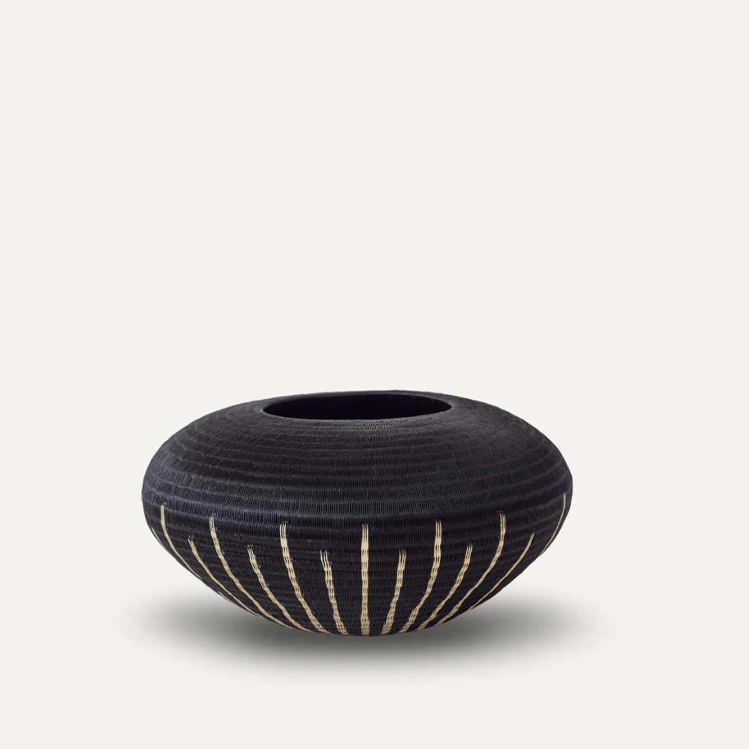 Small Black Lagrima Vase