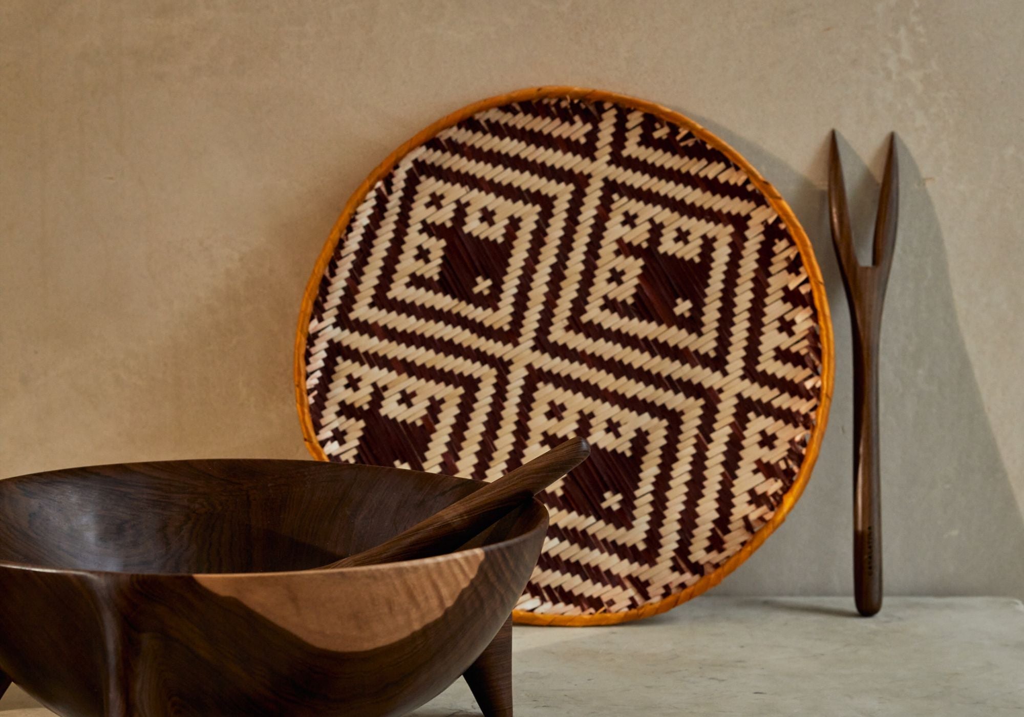 Tetera woven plate