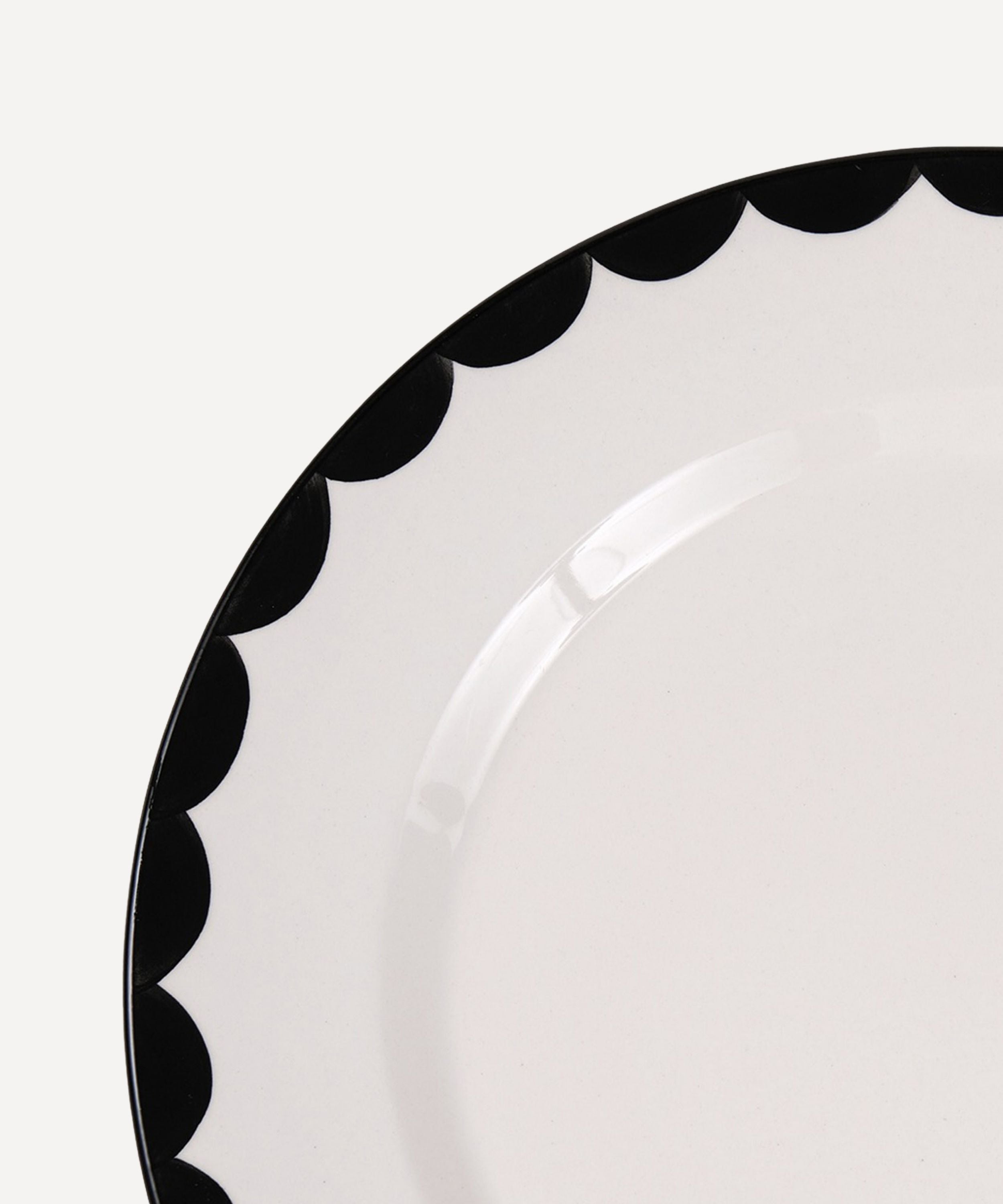 Cascos Dinner Plate, Jet Black