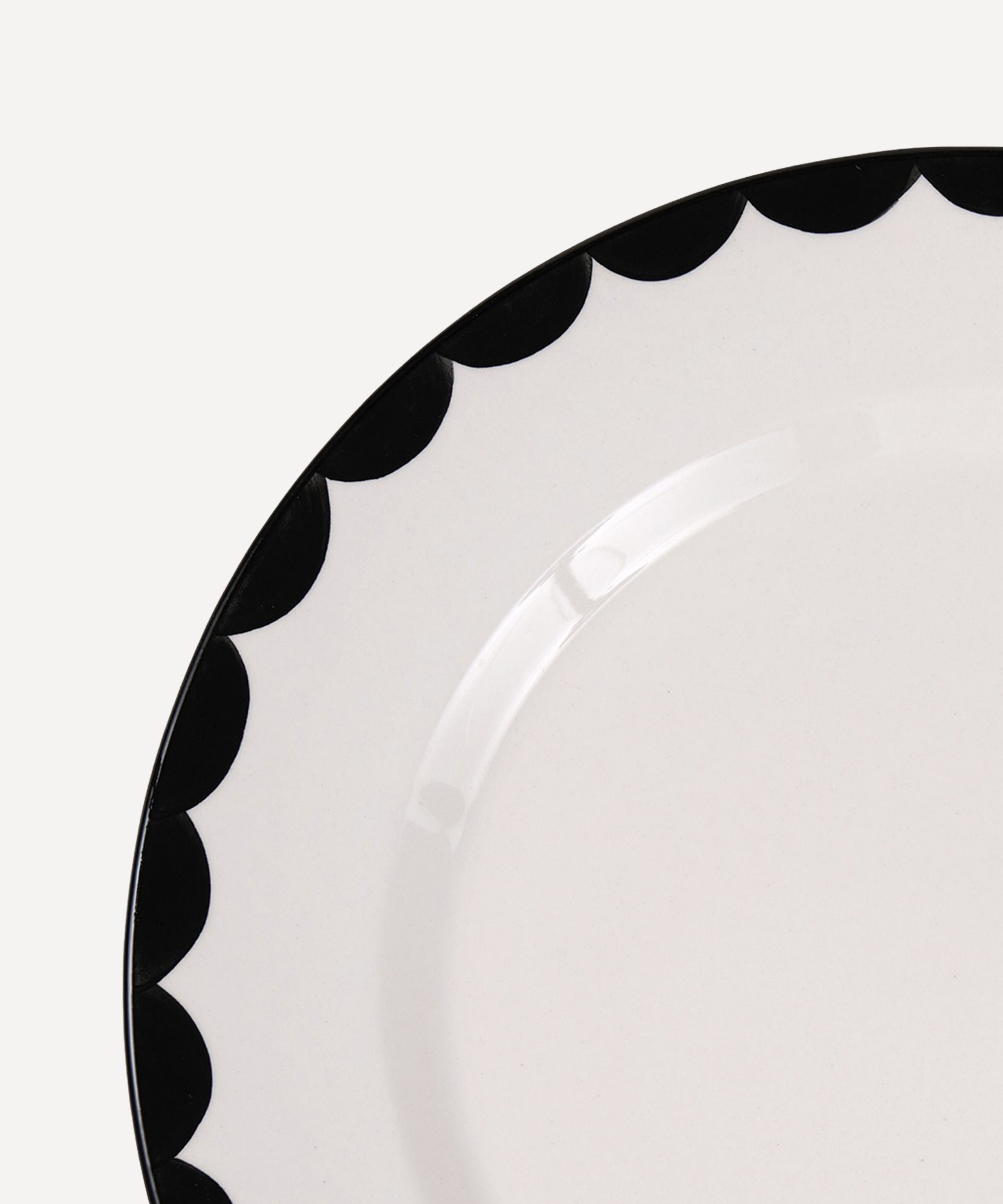 Cascos Dinner Plate, Jet Black