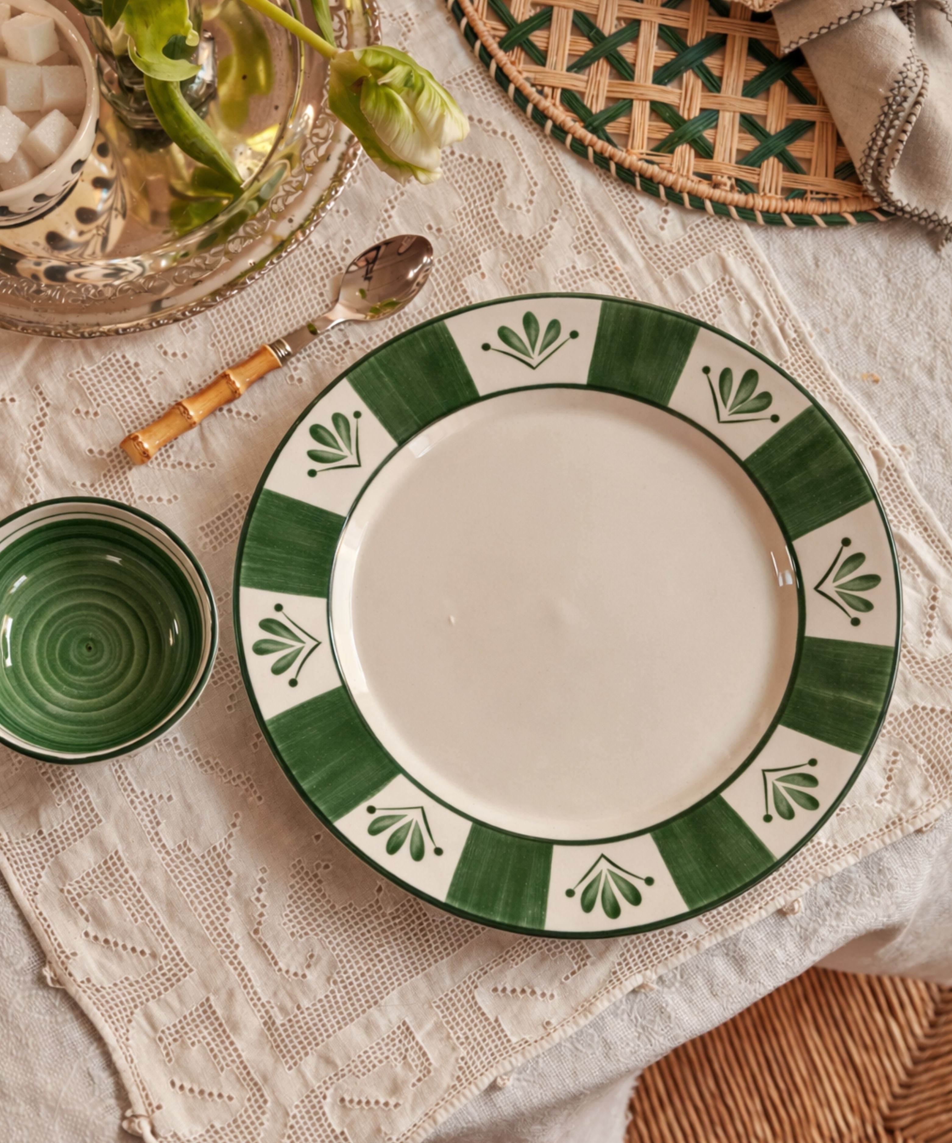 Flor de Lis Dinner Plate, Fern Green