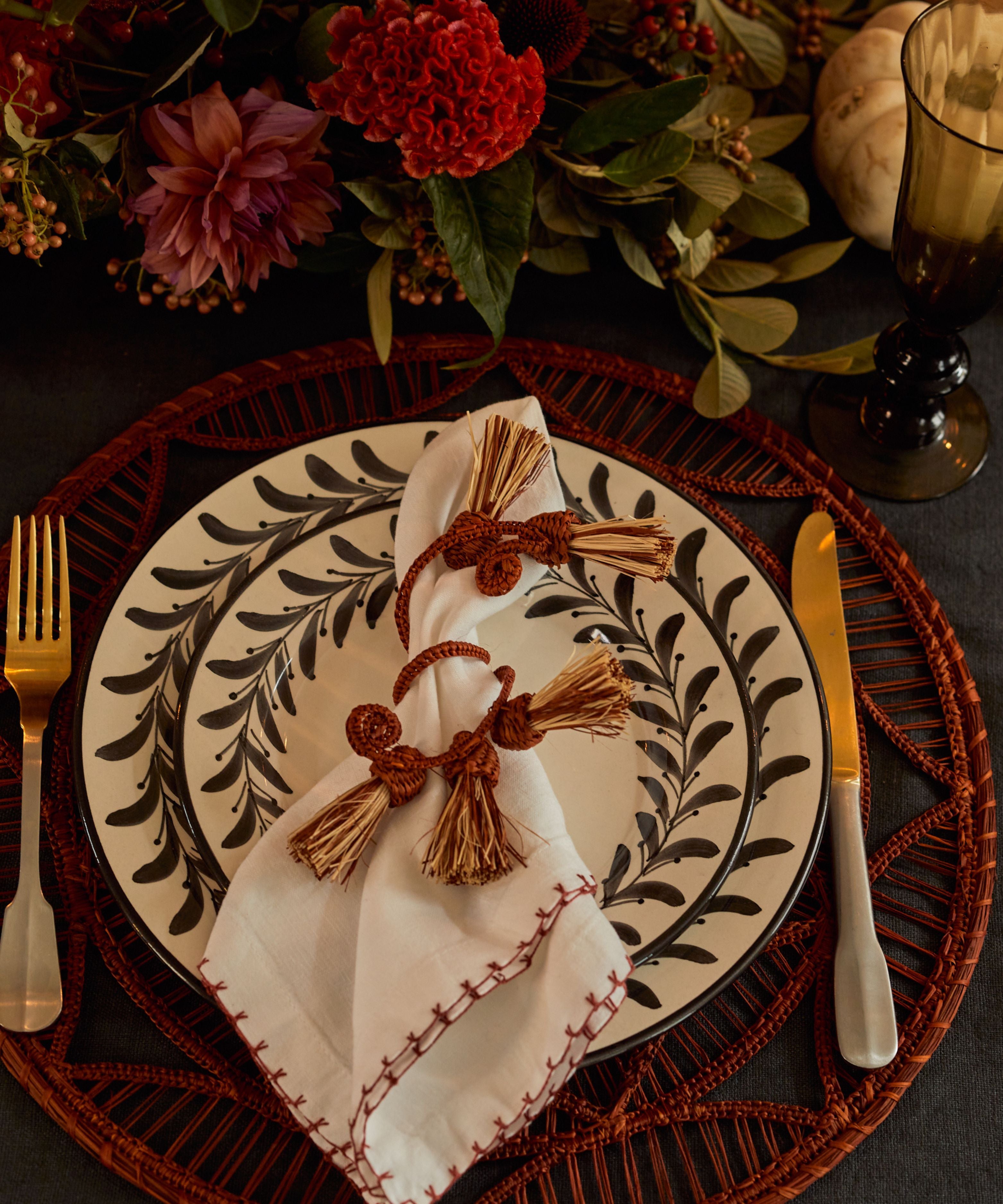 Helecho Dinner Plate, Jet Black