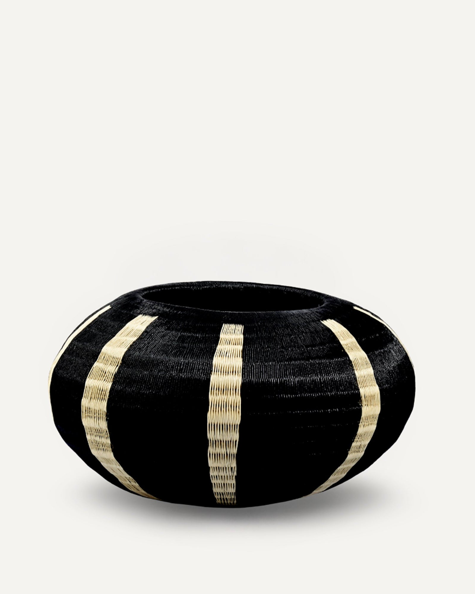 Lineas Basket Handwoven Werregue Palm & White