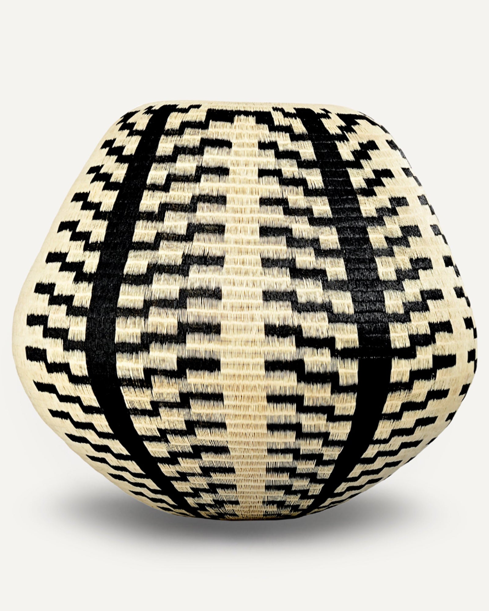 Helecho Basket Handwoven Werregue Palm & White