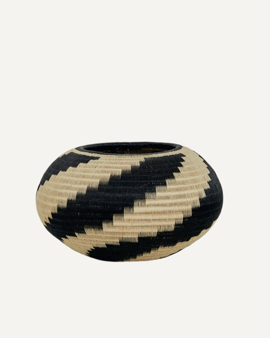 Trompo Swirl Basket Handwoven Werregue Palm & White