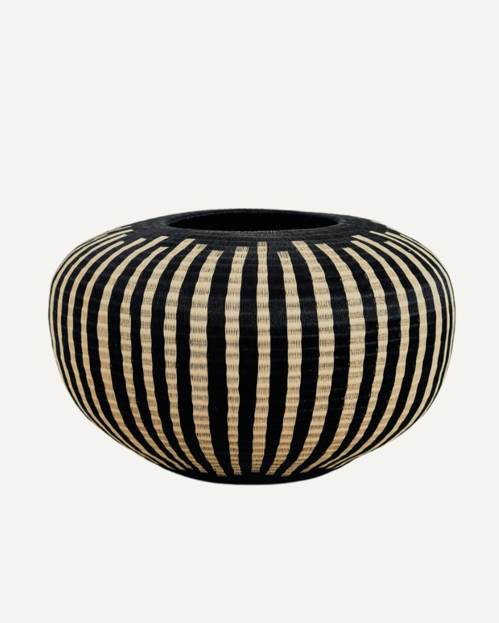 Rayas Basket Handwoven Werregue Palm & White